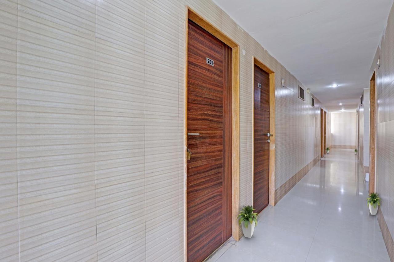 Oyo Flagship 80463 Hotel Mini Palace Vadodara Exterior foto