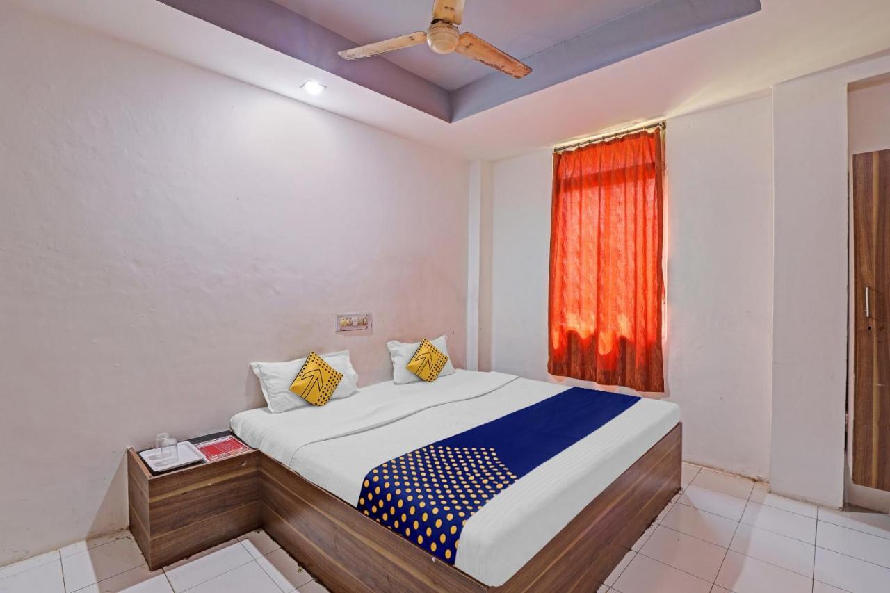 Oyo Flagship 80463 Hotel Mini Palace Vadodara Exterior foto