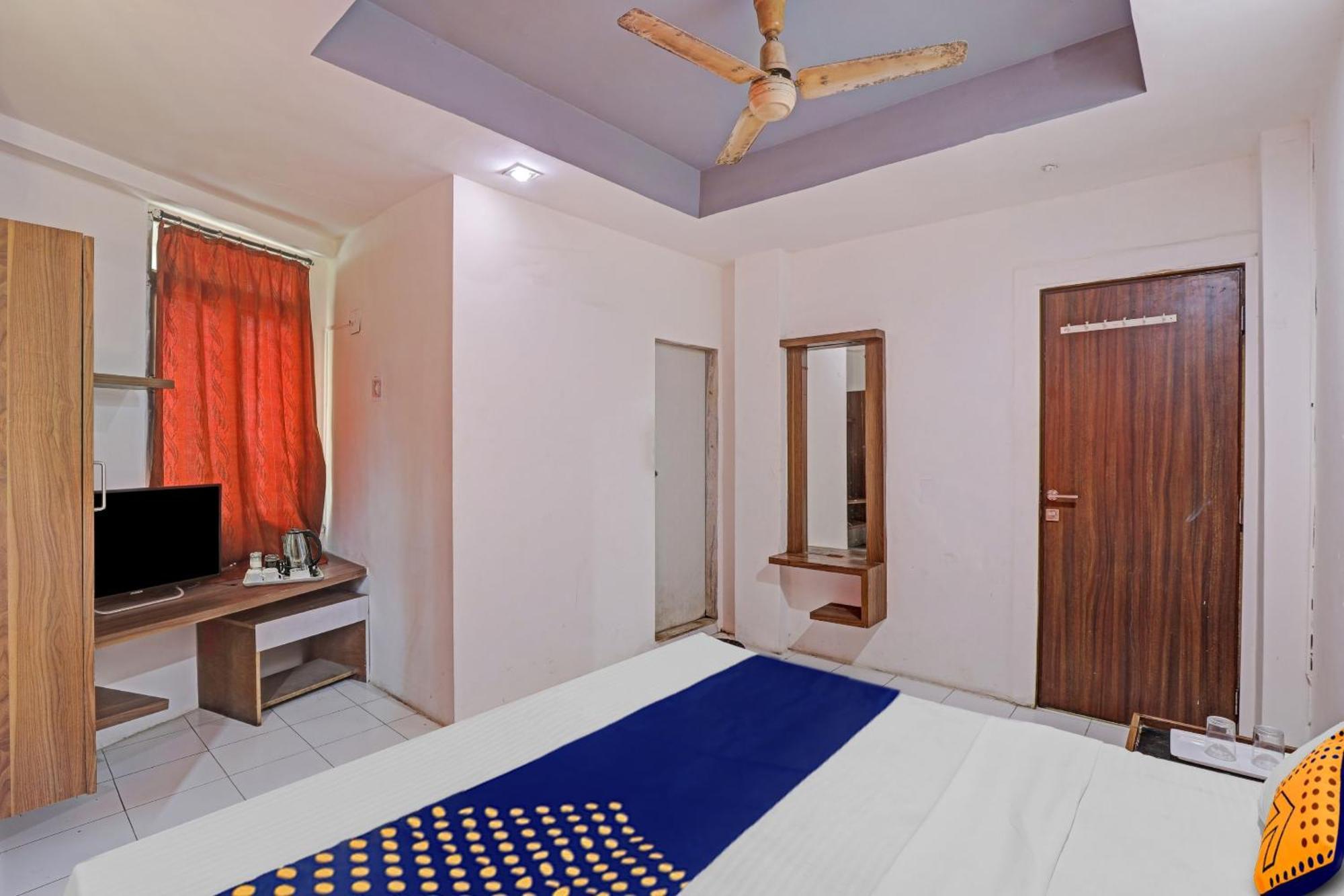 Oyo Flagship 80463 Hotel Mini Palace Vadodara Exterior foto