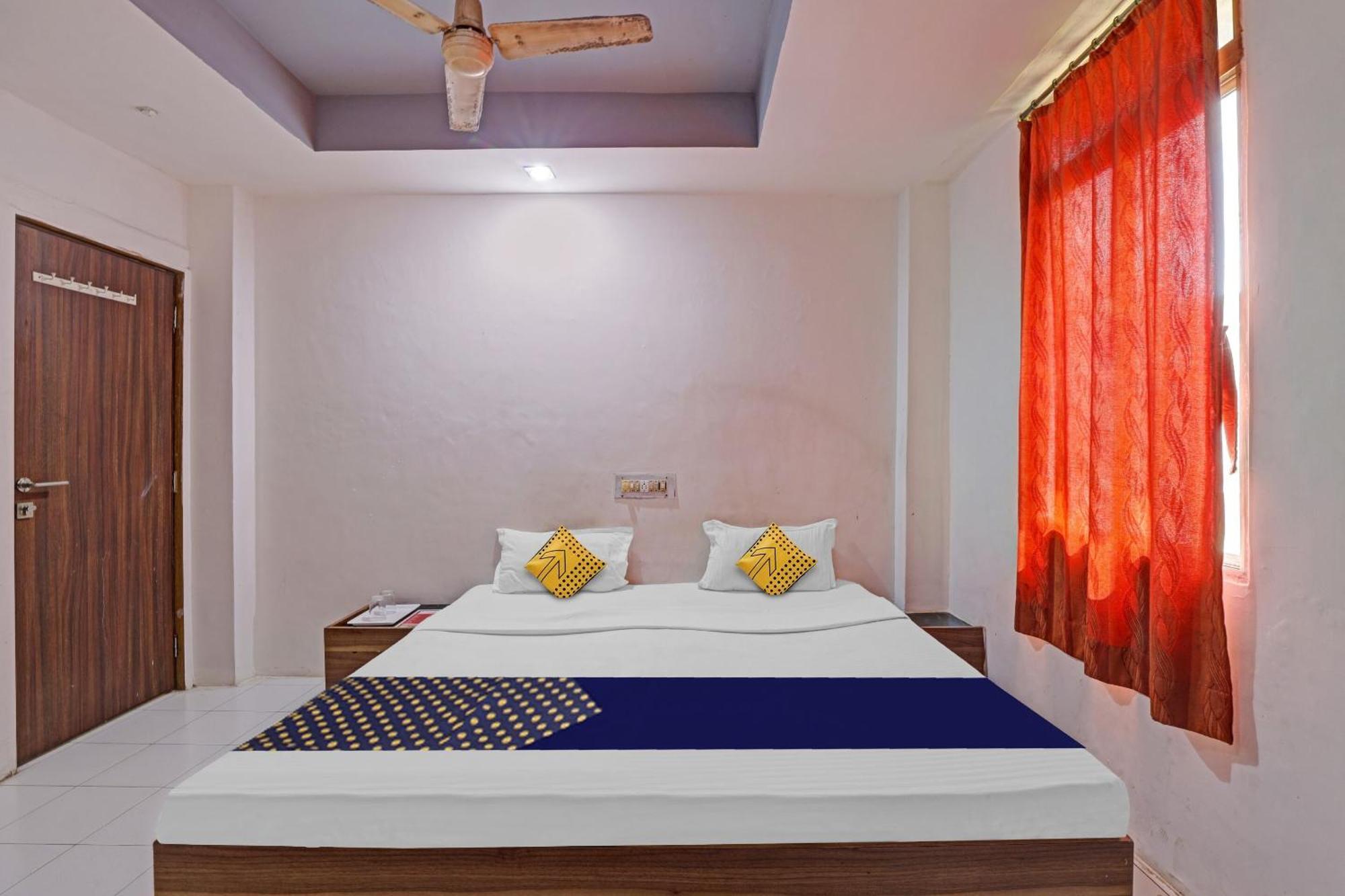 Oyo Flagship 80463 Hotel Mini Palace Vadodara Exterior foto