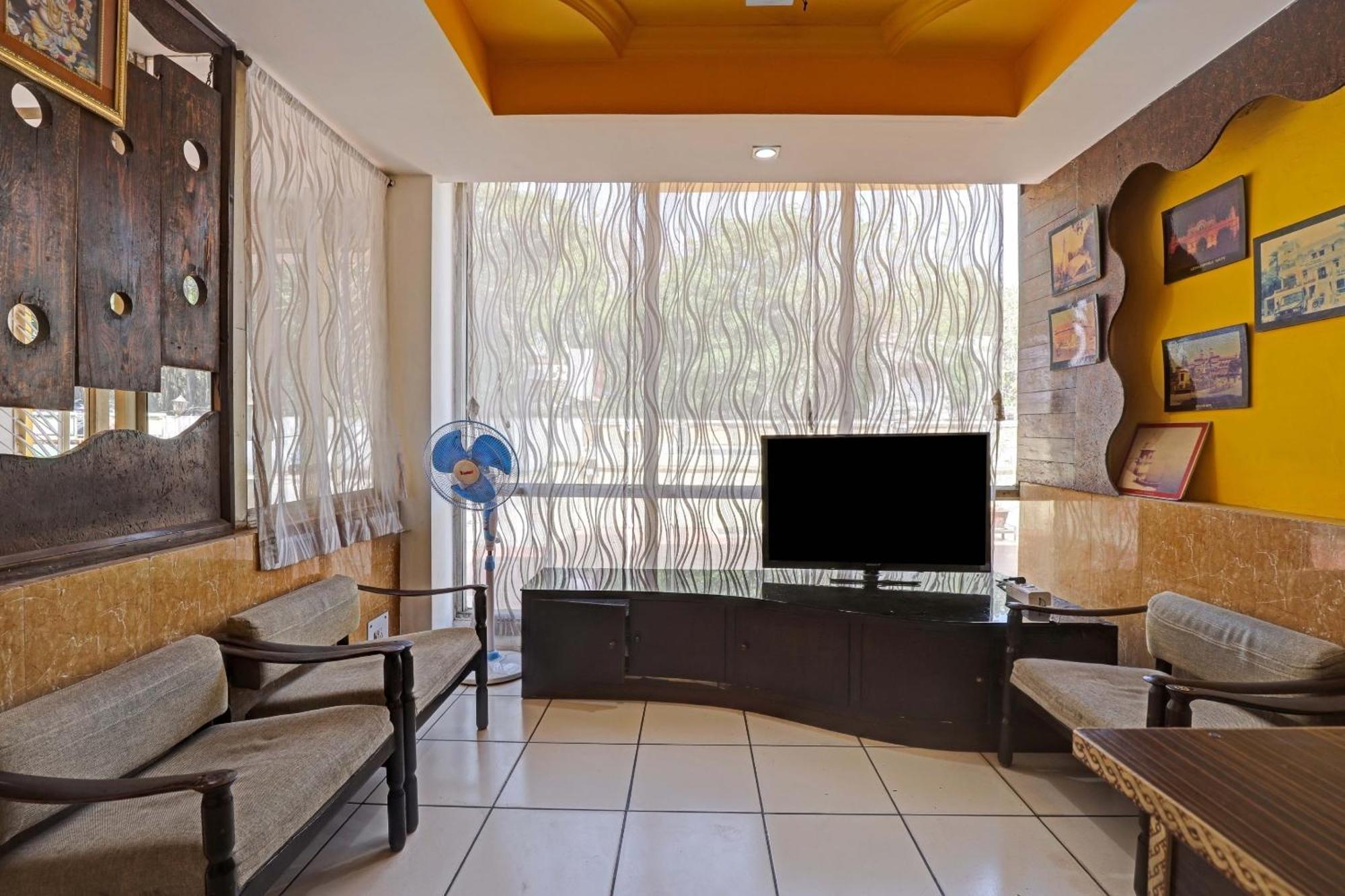Oyo Flagship 80463 Hotel Mini Palace Vadodara Exterior foto