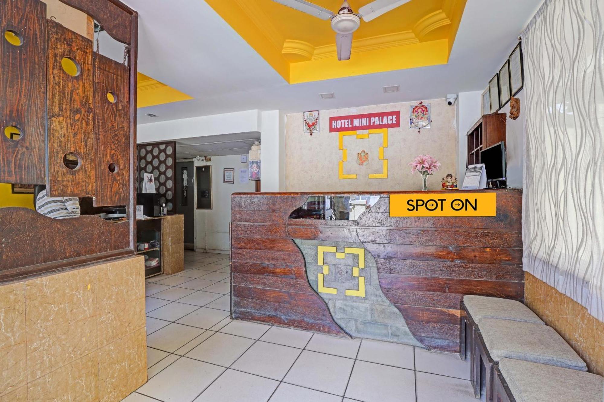 Oyo Flagship 80463 Hotel Mini Palace Vadodara Exterior foto